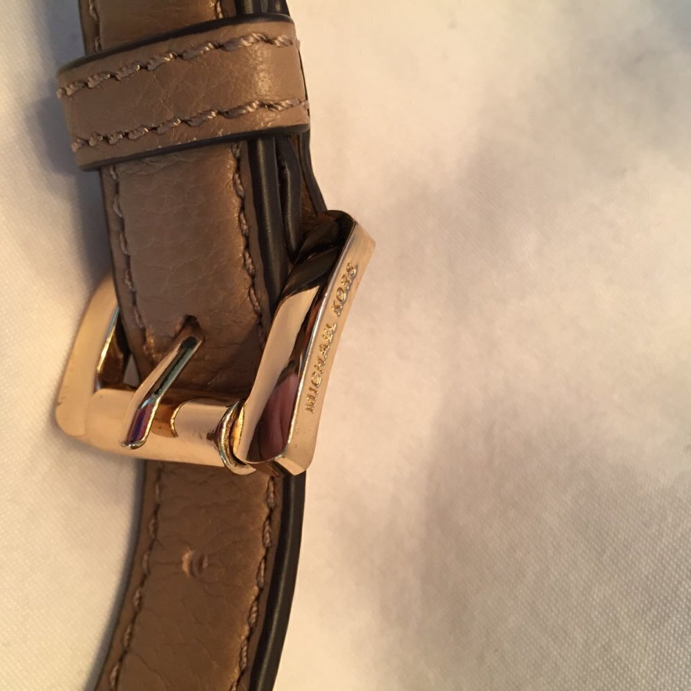 Michael Kors Moxley Crossbody Bag - Picture 4 of 7